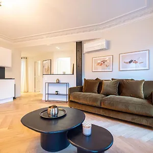 https://luxury-apartments-in-center.fr-paris.fr